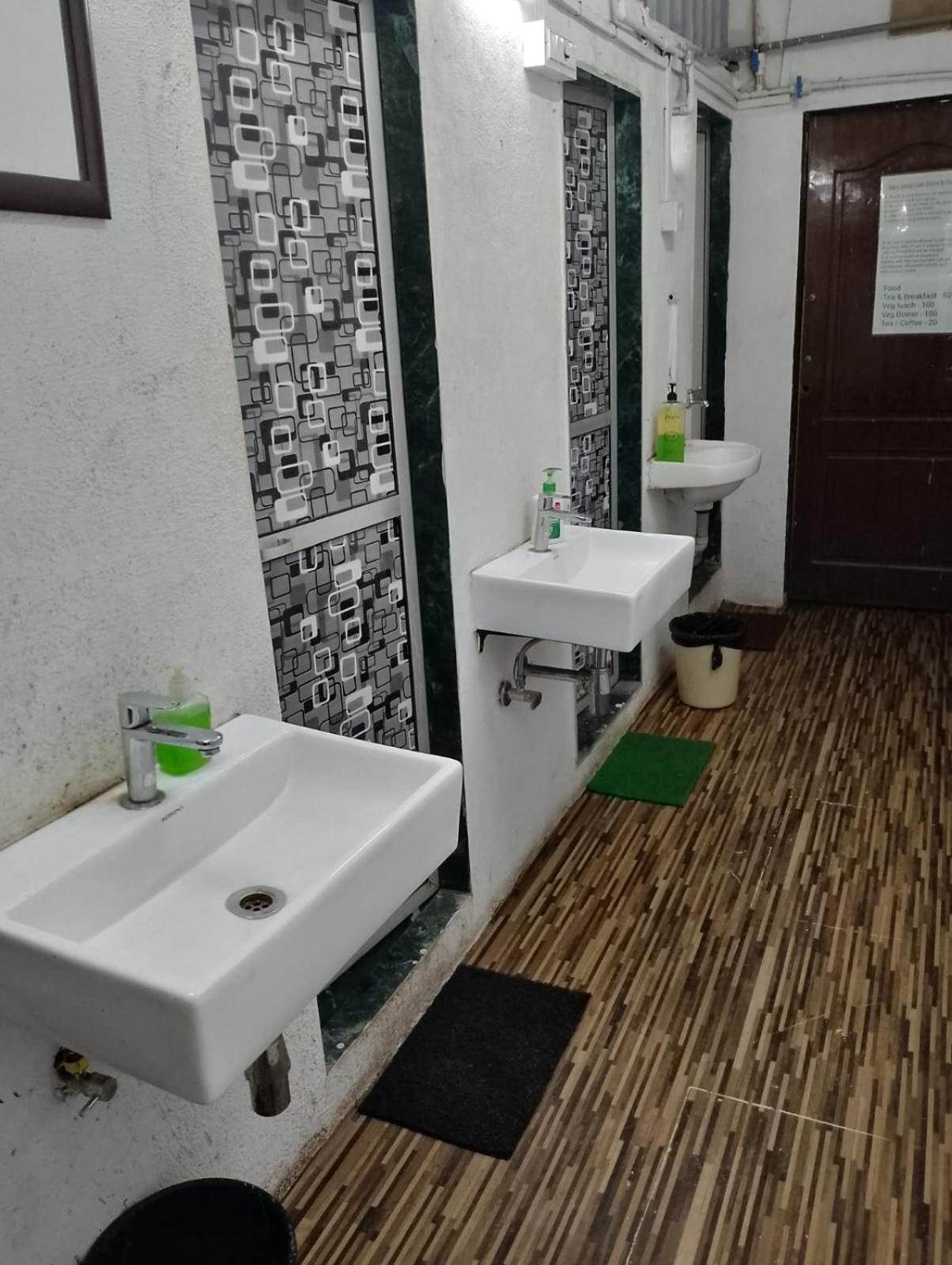 Bapuji Dormitory Hostel Mumbai Exterior photo